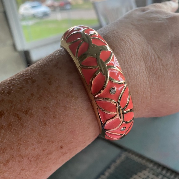 NWT DRESSBARN BRACELET - Picture 1 of 6